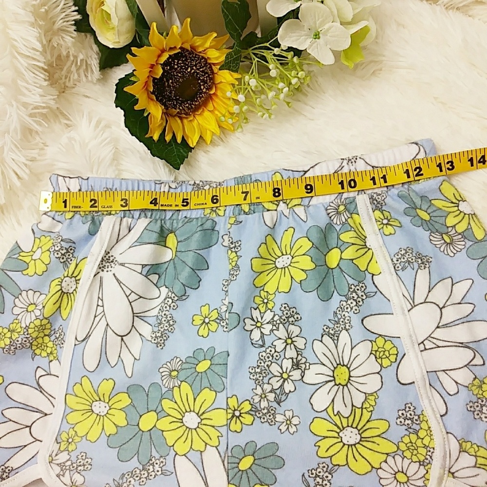 NWT WILDFOX DAISY WALLPAPER LANE SHORTS SIZE S - Picture 4 of 8
